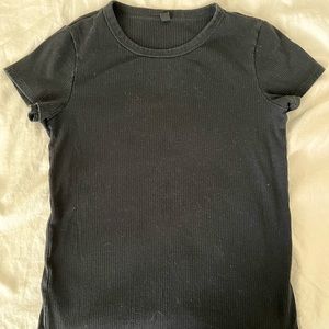 Black ribbed crewneck shirt